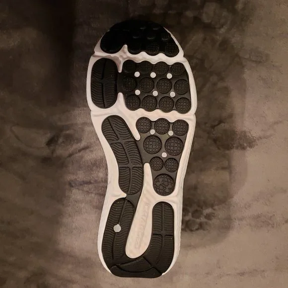 NEW Under Armour Charged Assert 10 3026175-104 Men's Wht/Blk Size 9.5 Shoes - Picture 3 of 9